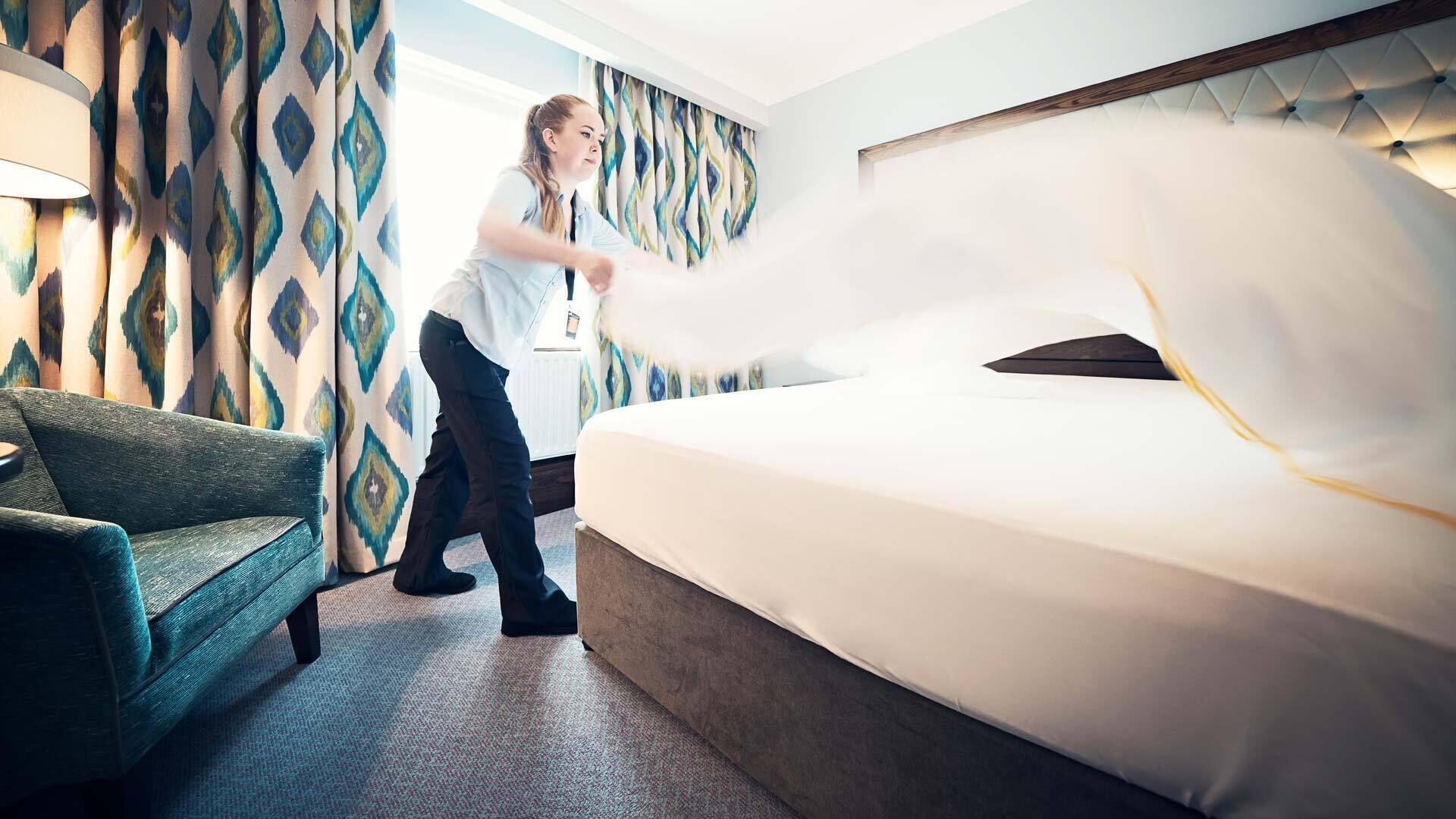 Cavan Crystal Hotel ภายนอก รูปภาพ