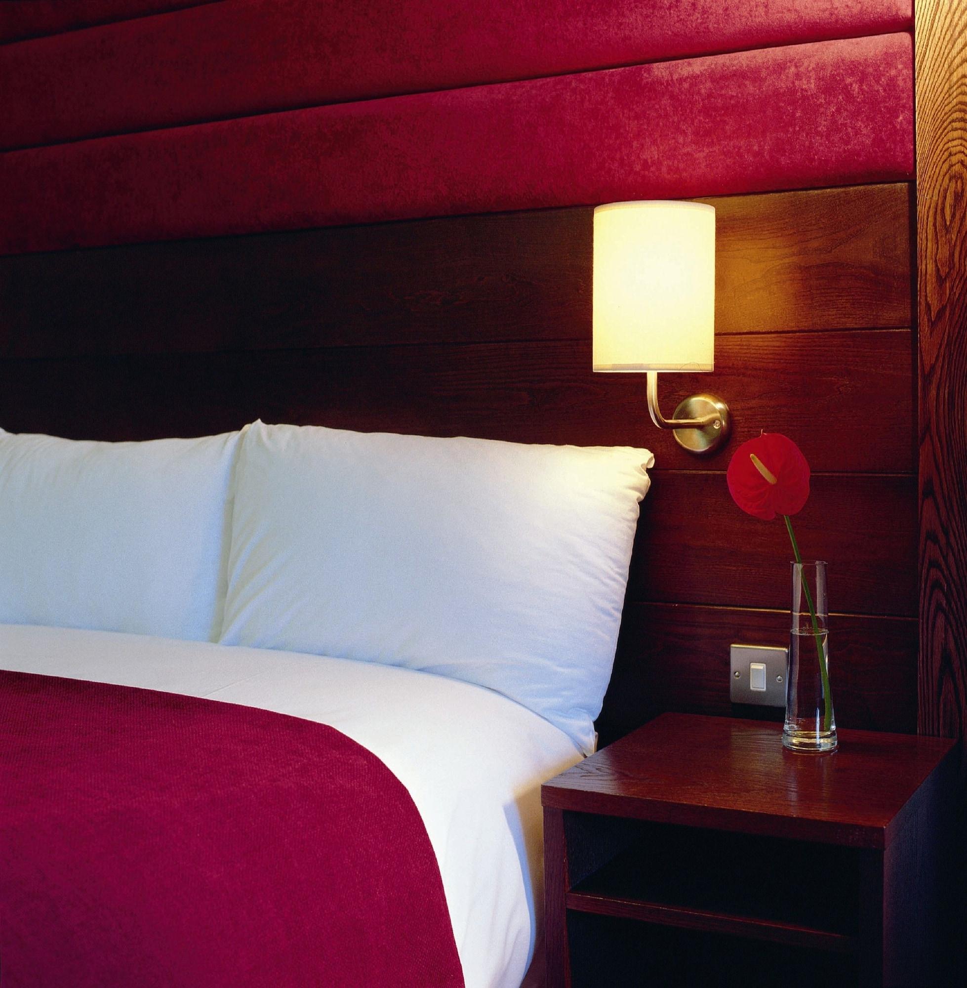Cavan Crystal Hotel ภายนอก รูปภาพ