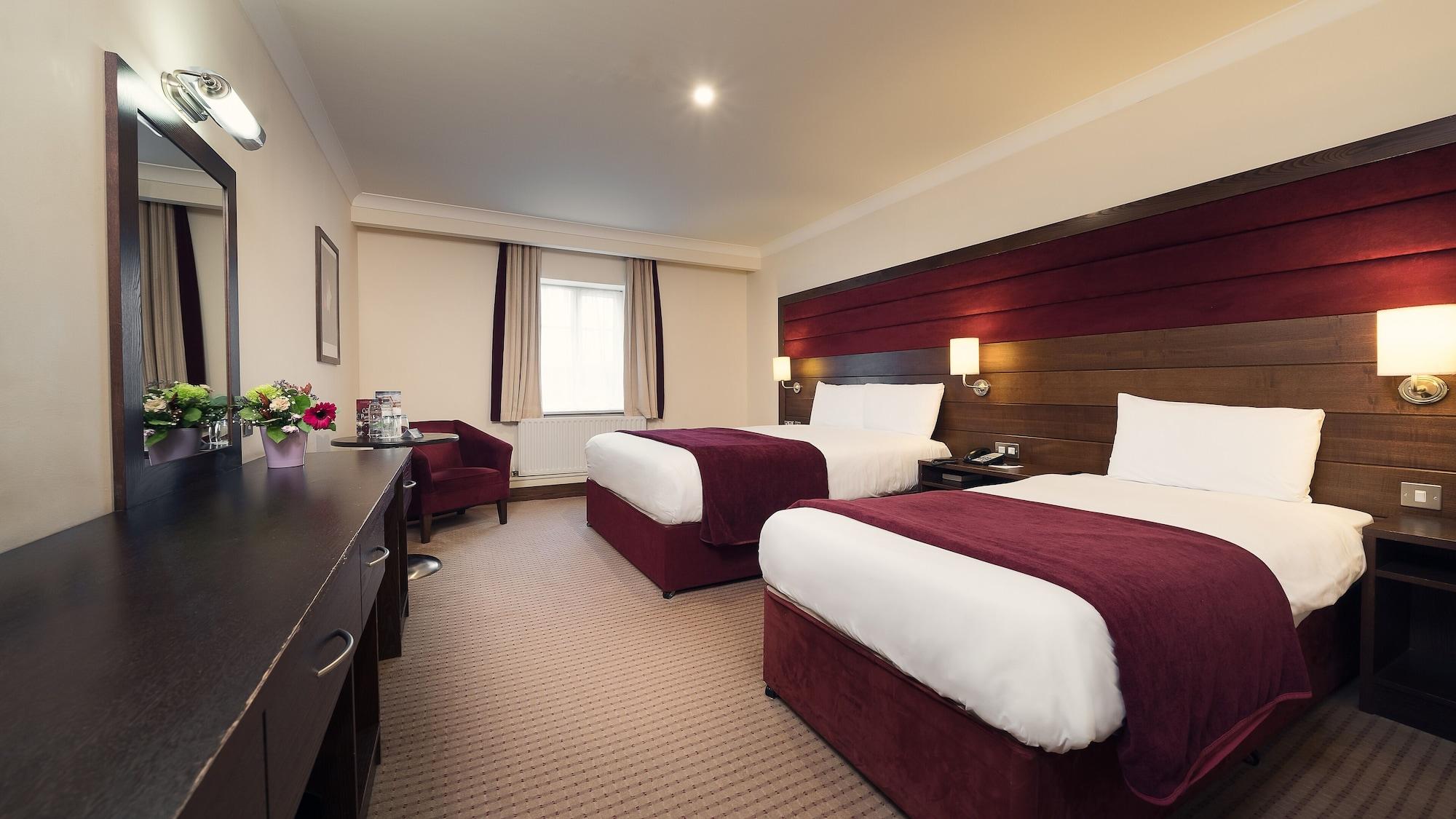 Cavan Crystal Hotel ภายนอก รูปภาพ