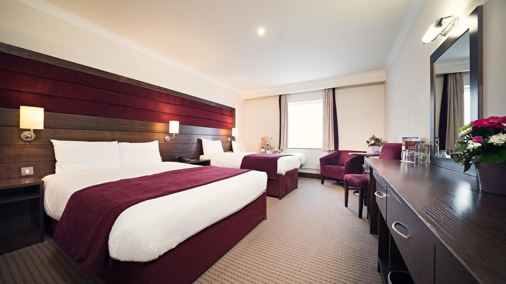 Cavan Crystal Hotel ภายนอก รูปภาพ