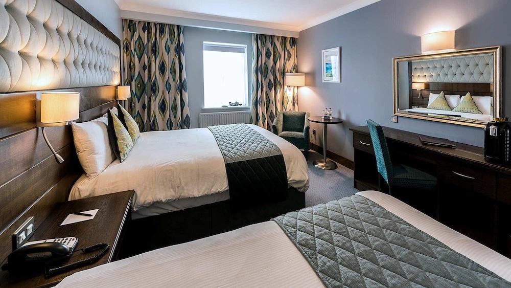 Cavan Crystal Hotel ภายนอก รูปภาพ