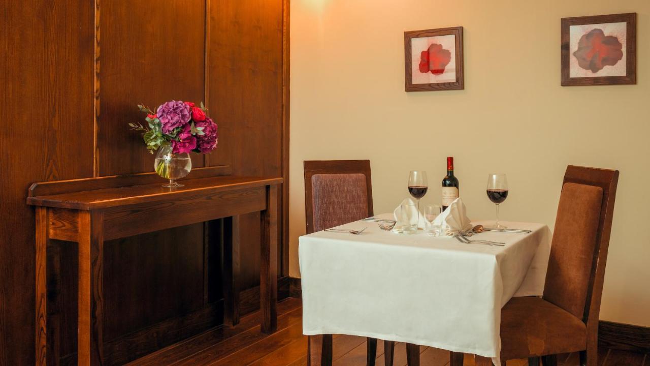 Cavan Crystal Hotel ภายนอก รูปภาพ