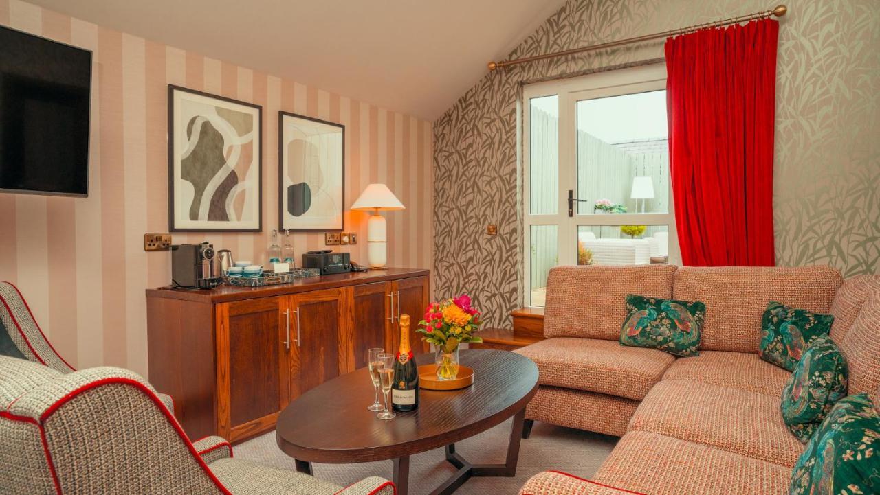 Cavan Crystal Hotel ภายนอก รูปภาพ