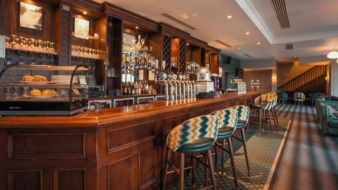 Cavan Crystal Hotel ภายนอก รูปภาพ