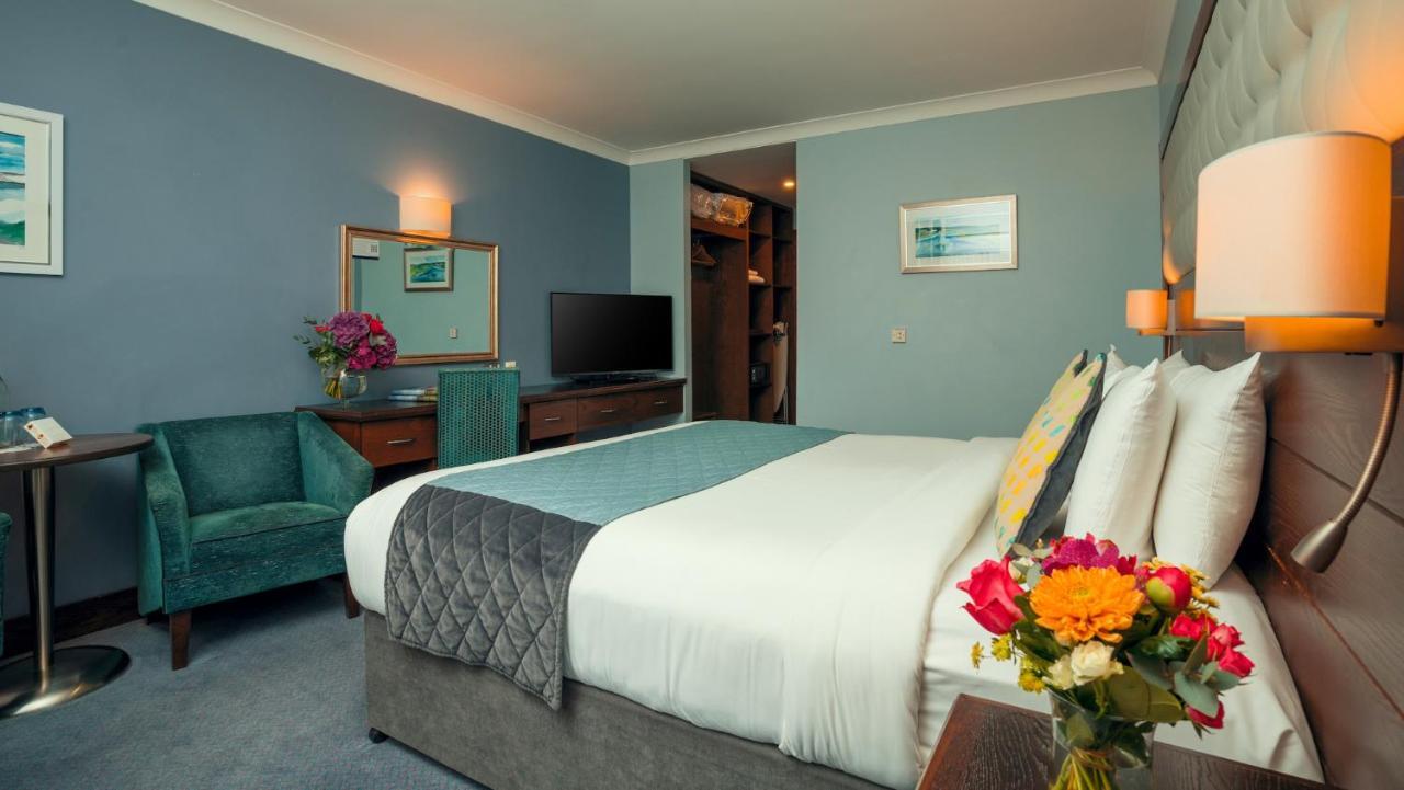 Cavan Crystal Hotel ภายนอก รูปภาพ