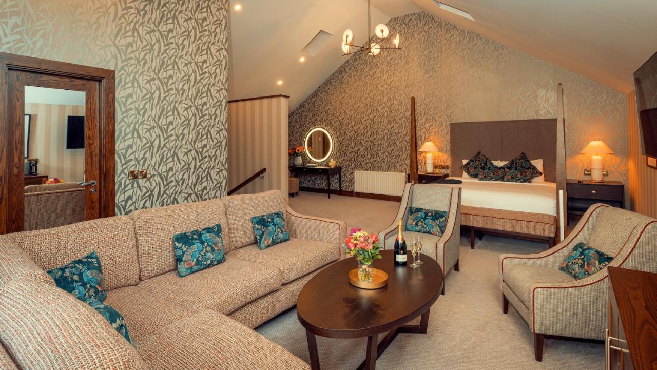 Cavan Crystal Hotel ภายนอก รูปภาพ
