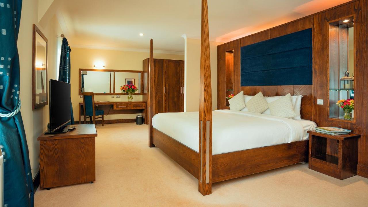 Cavan Crystal Hotel ภายนอก รูปภาพ