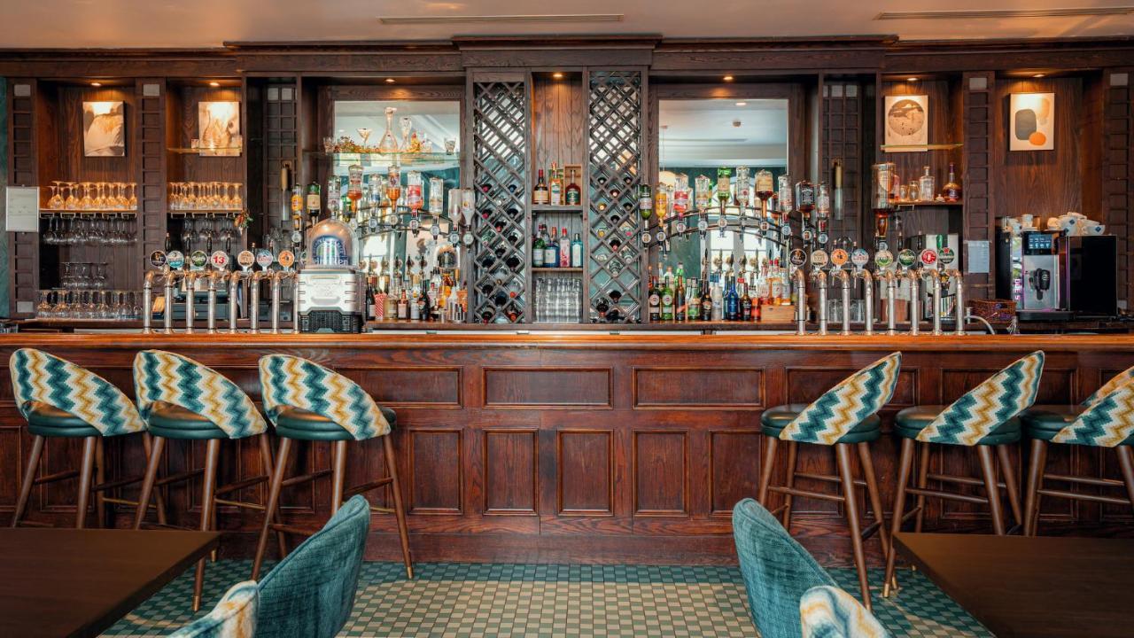 Cavan Crystal Hotel ภายนอก รูปภาพ
