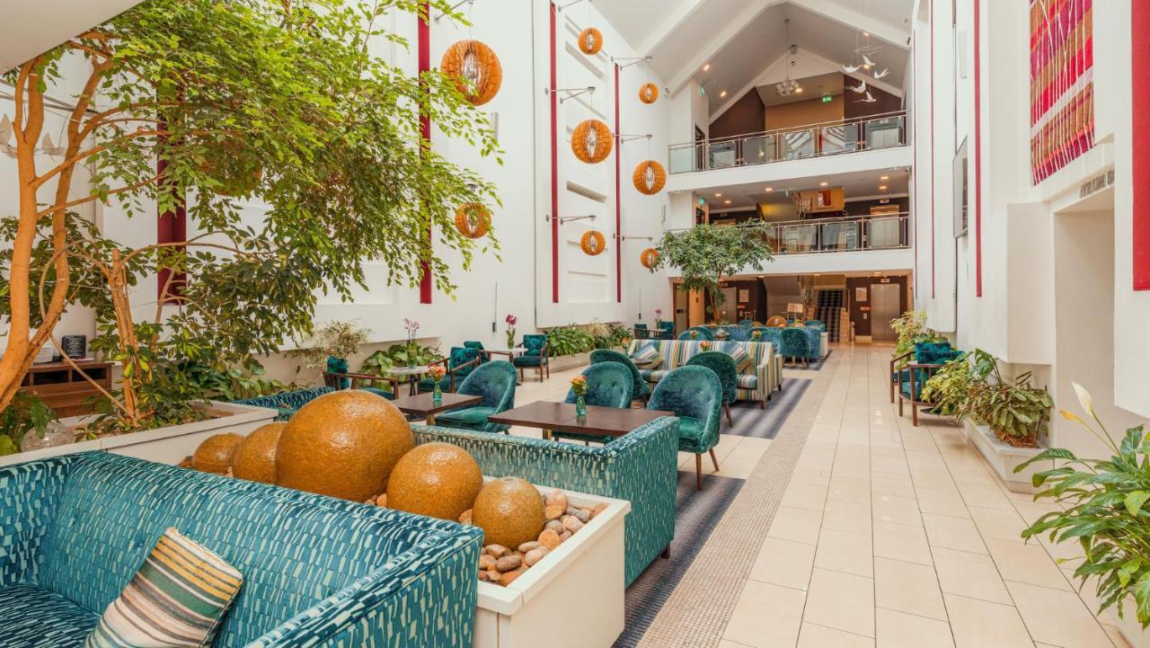 Cavan Crystal Hotel ภายนอก รูปภาพ