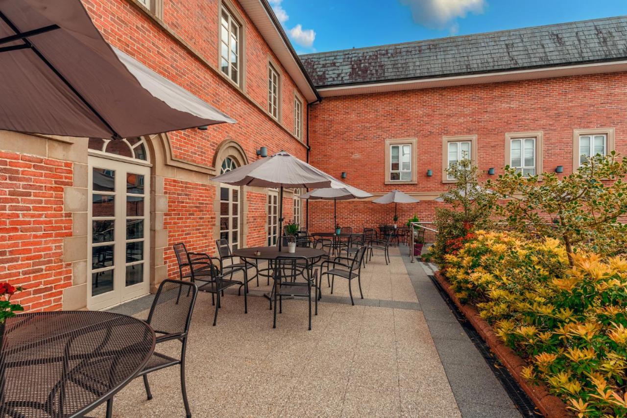 Cavan Crystal Hotel ภายนอก รูปภาพ