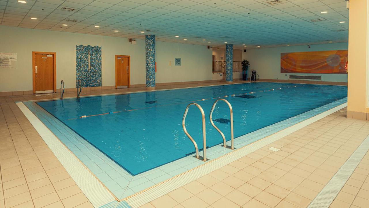 Cavan Crystal Hotel ภายนอก รูปภาพ