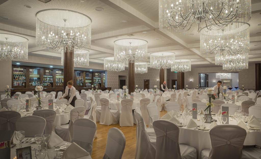 Cavan Crystal Hotel ภายนอก รูปภาพ