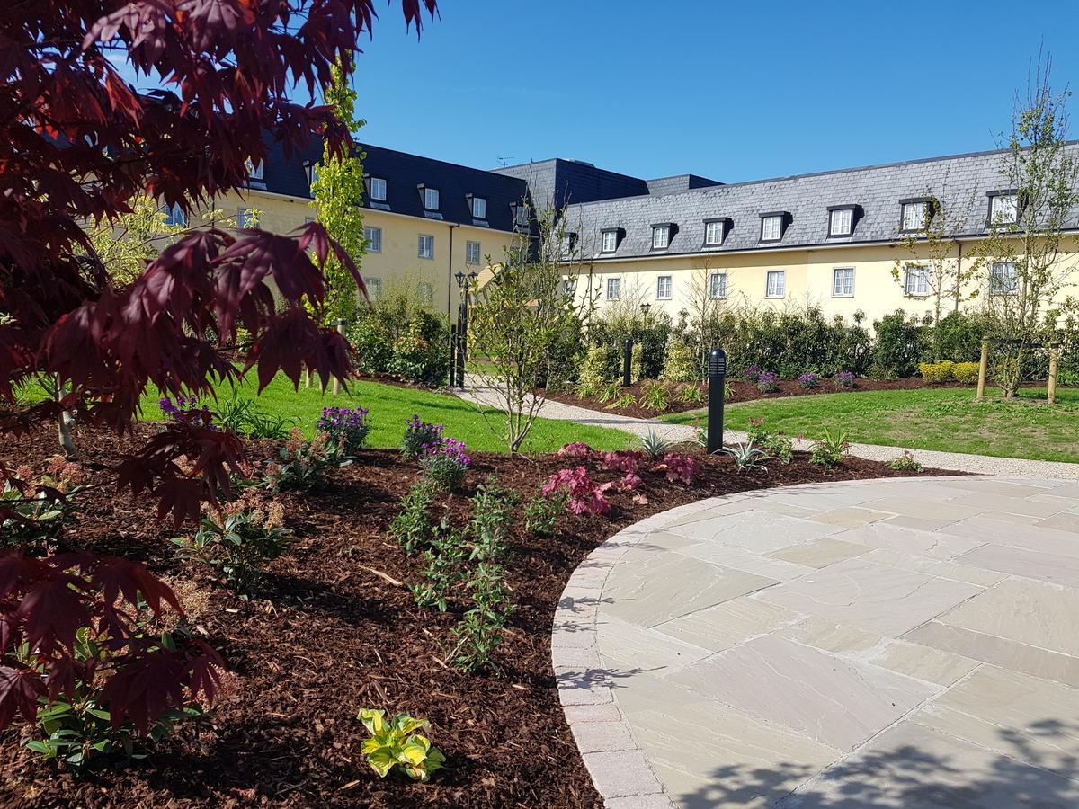 Cavan Crystal Hotel ภายนอก รูปภาพ