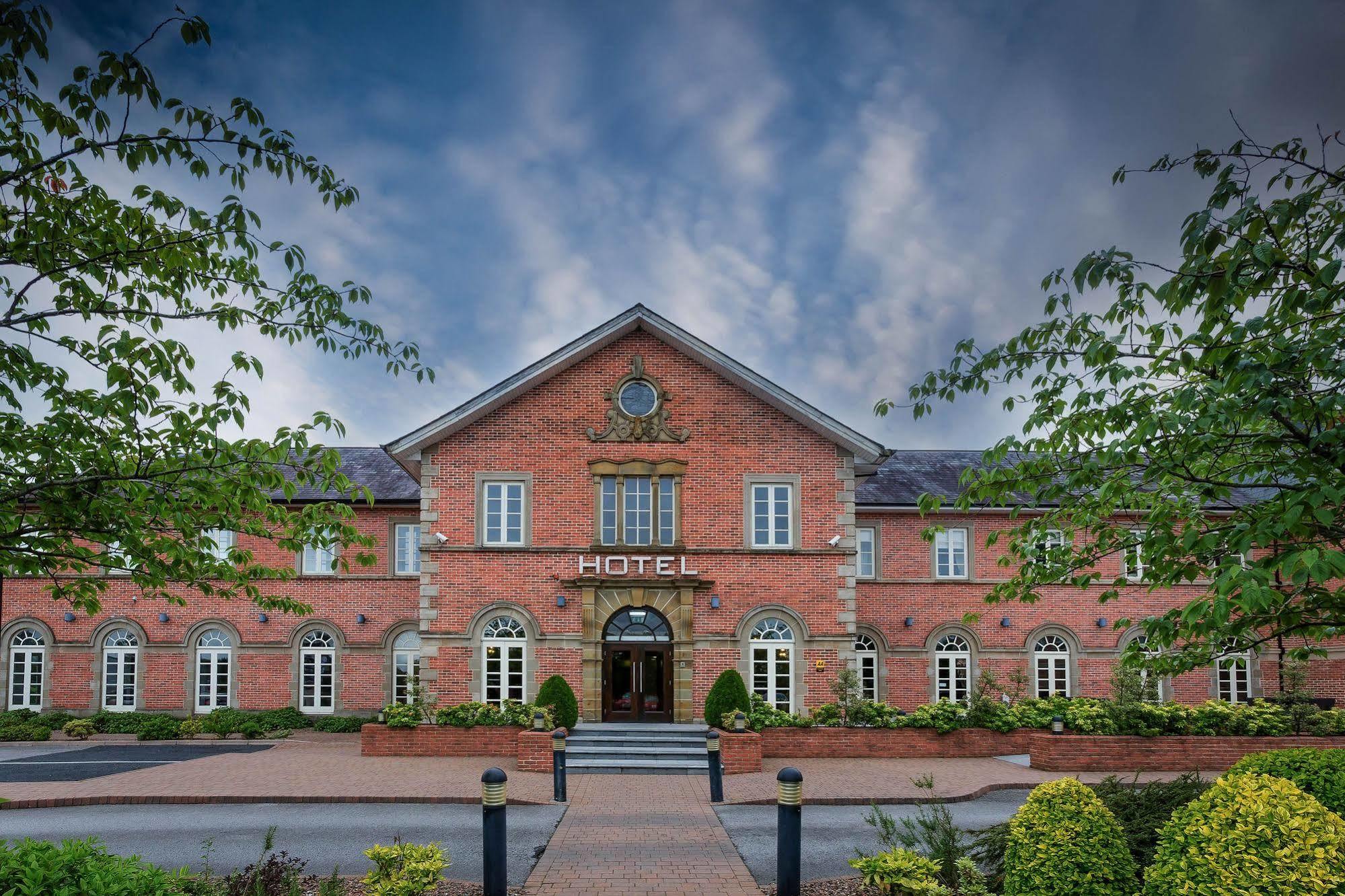 Cavan Crystal Hotel ภายนอก รูปภาพ