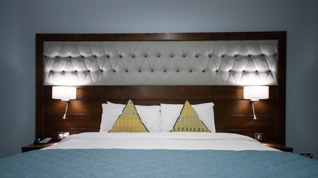 Cavan Crystal Hotel ภายนอก รูปภาพ