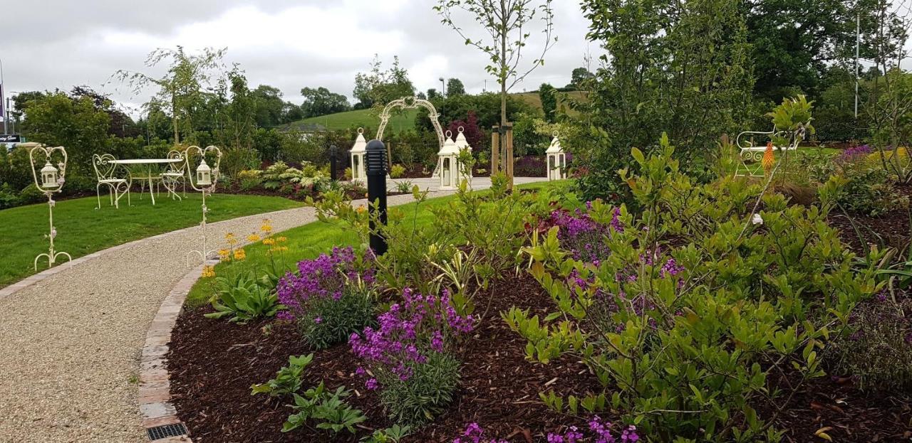 Cavan Crystal Hotel ภายนอก รูปภาพ