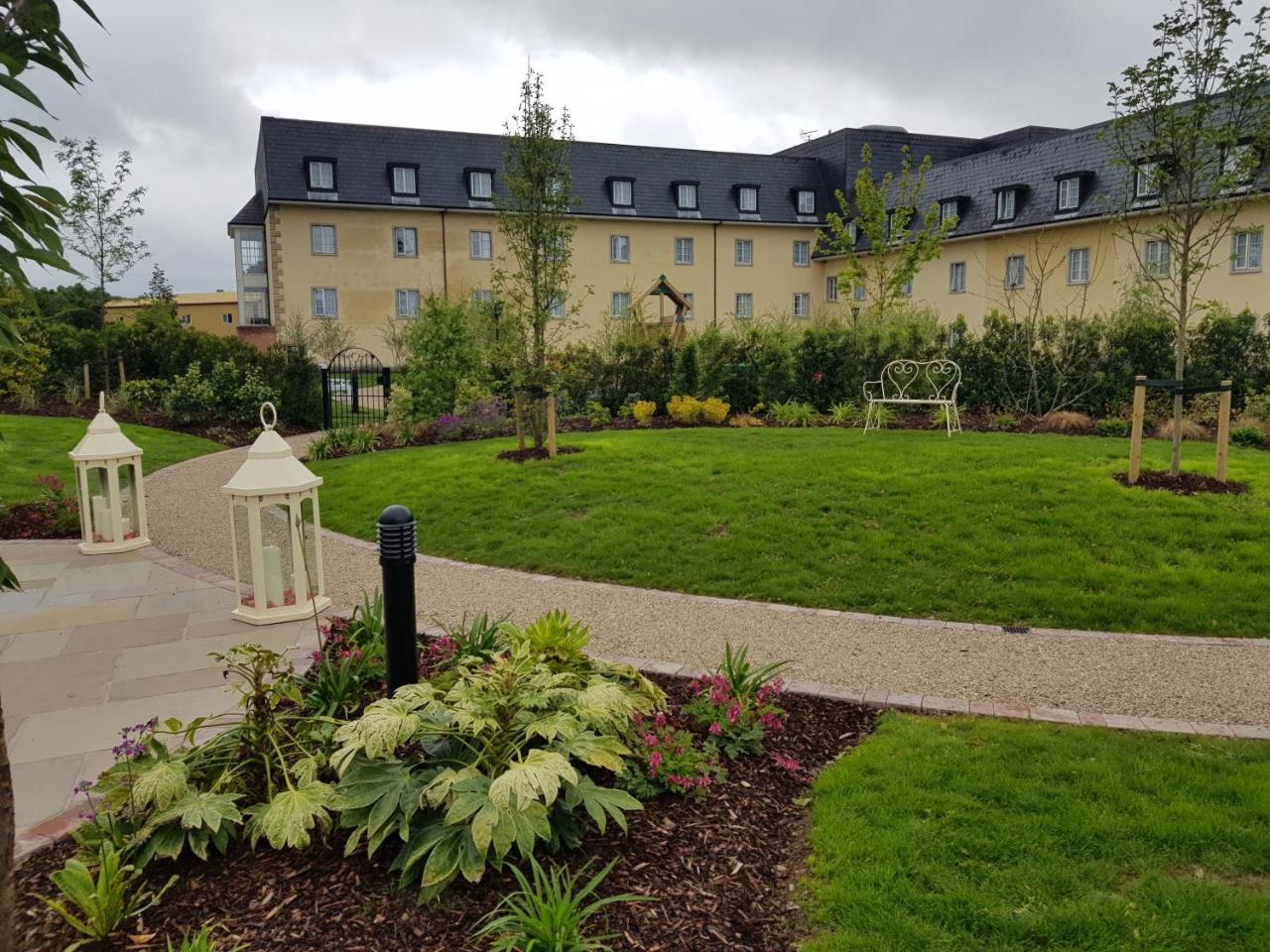 Cavan Crystal Hotel ภายนอก รูปภาพ